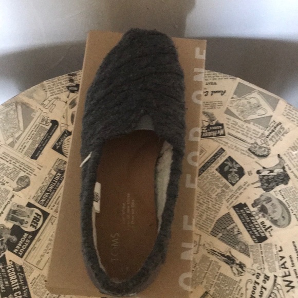 TOMS - Picture 2 of 2